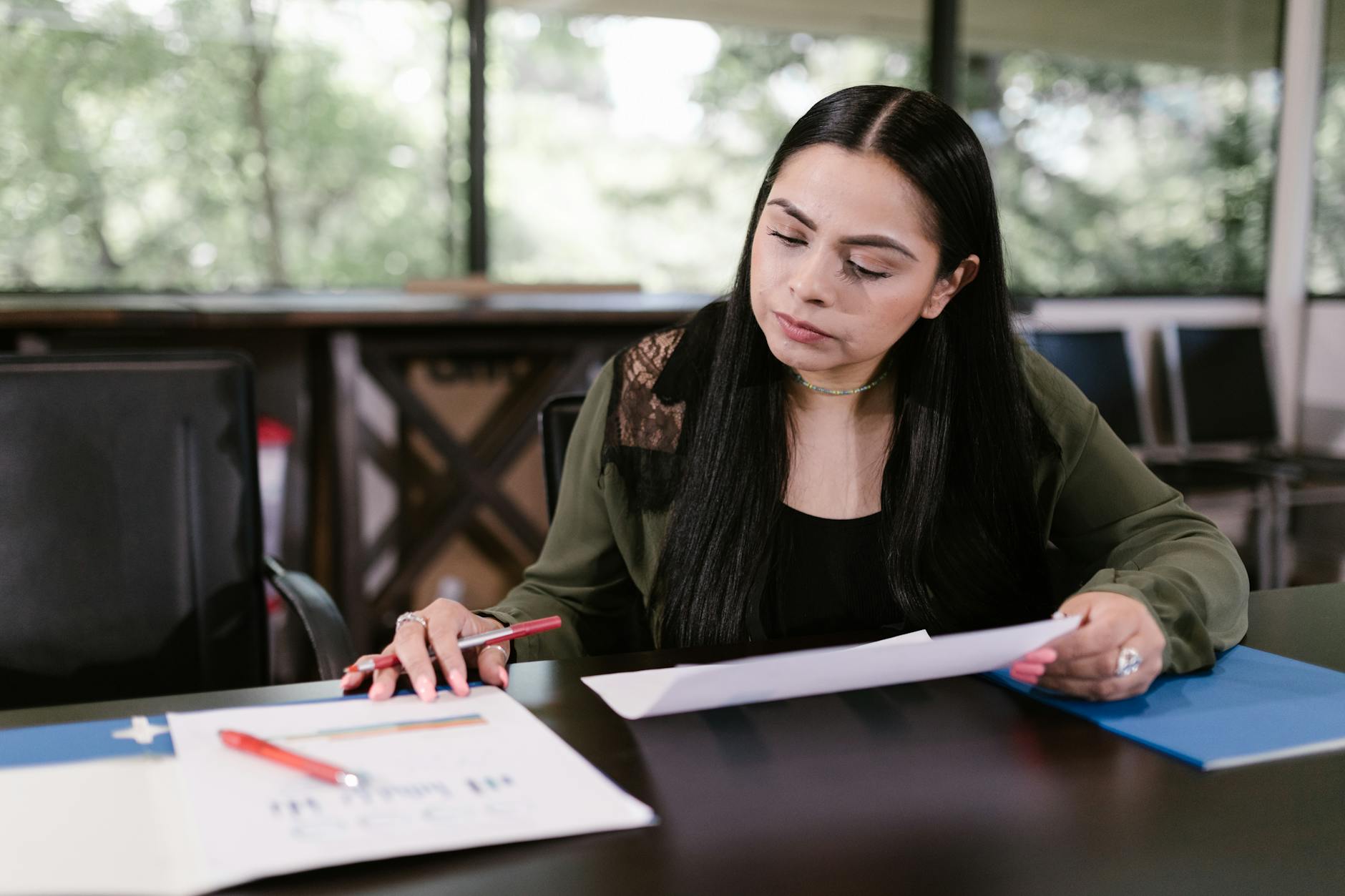 Persona revisando documentos sobre microcredit loan