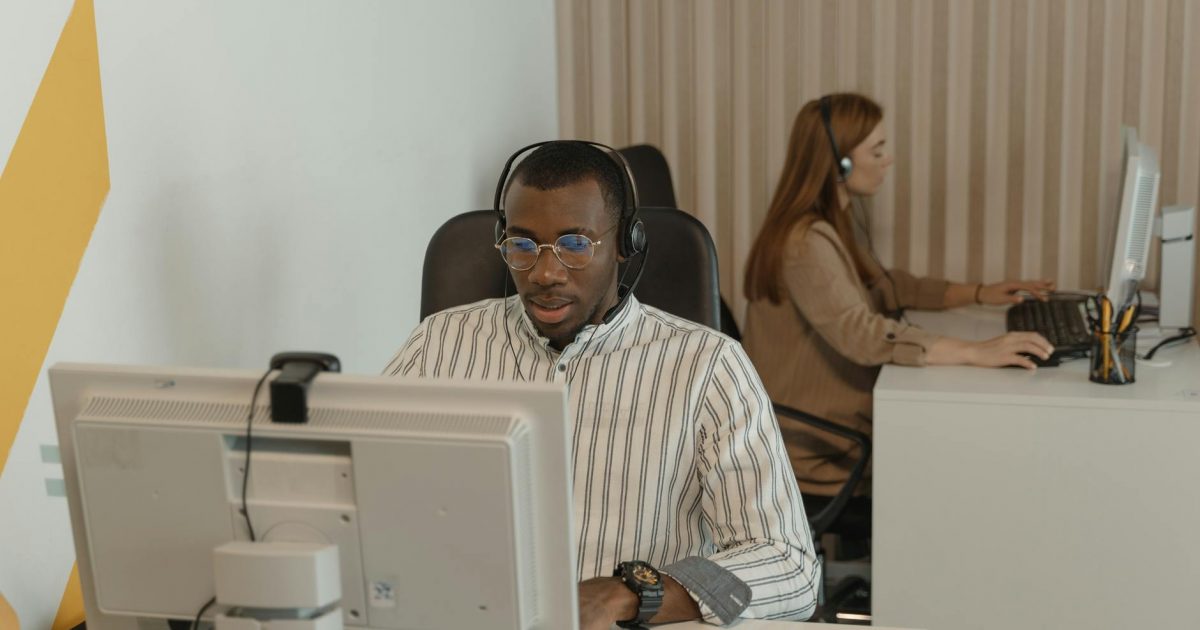 Ayudas para cuidadores de personas dependientes: prestaciones, derechos y servicios de respiro